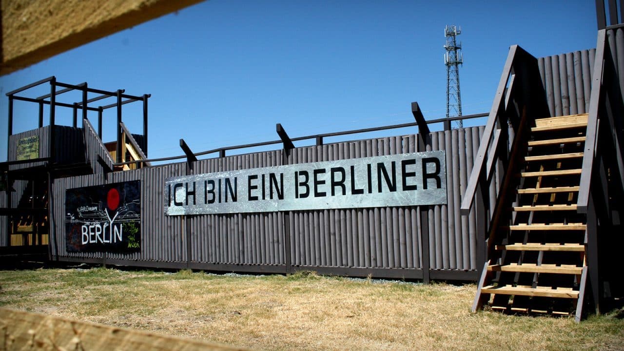 The Berlin Wall paintball game zone image 1