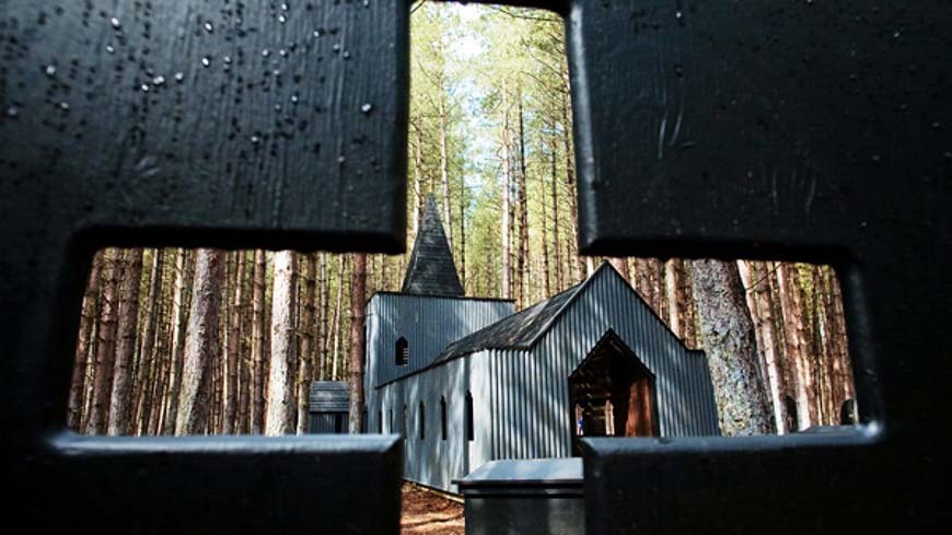 Haunted crypt paintball barricades