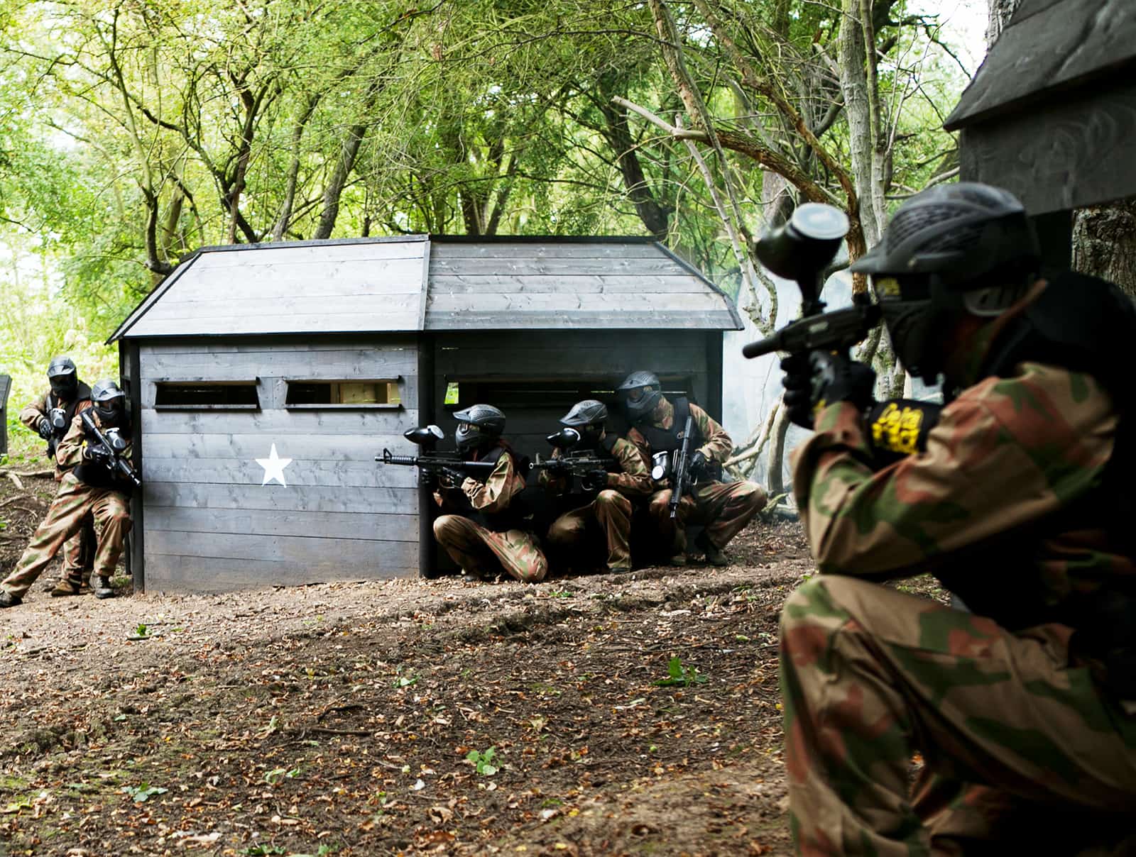 Players surround enemy bunker