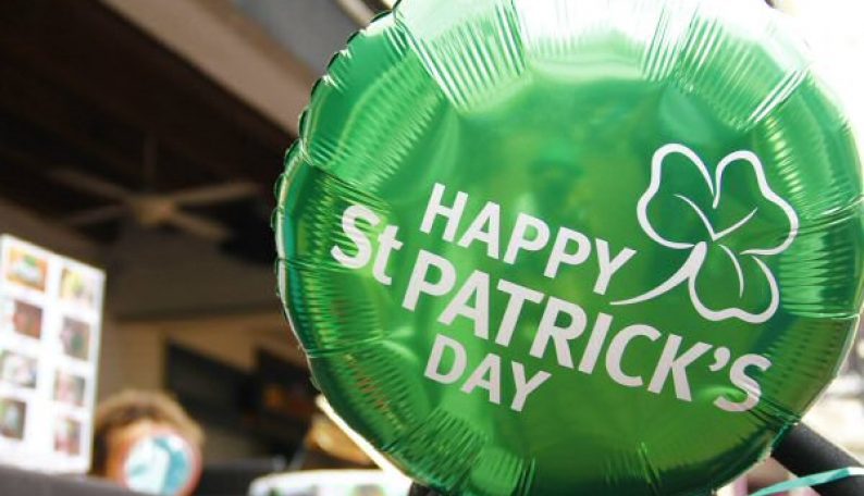Green 'Happy St Patrick's Day' balloon