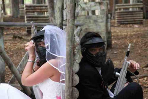 Paintball wedding couple