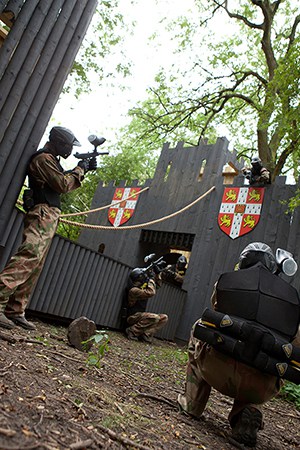 Players swarm Sheriff's Castle drawbridge