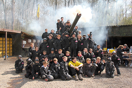 Kids pose with Howitzer gun at Effingham basecamp 