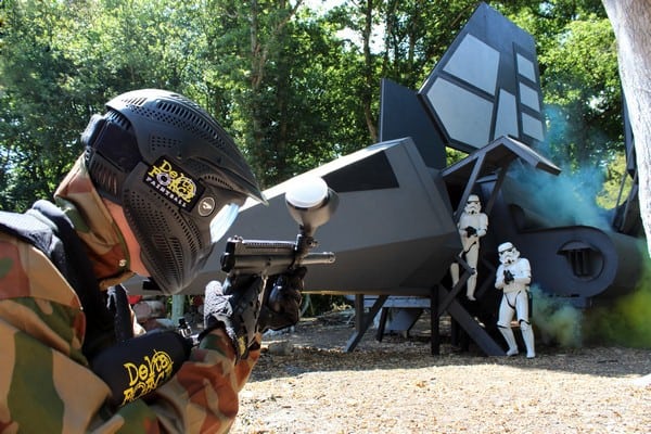 Player shoots Stormtroopers dismounting Imperial shuttle