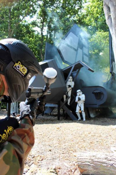 Player fires at Stormtroopers disembarking Imperial shuttle